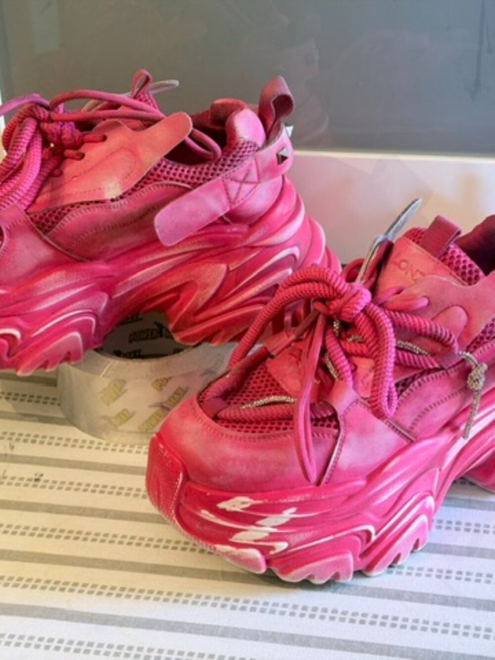 Athletic shoes, chunky, pink, leather, European, Lonza, size US7 women